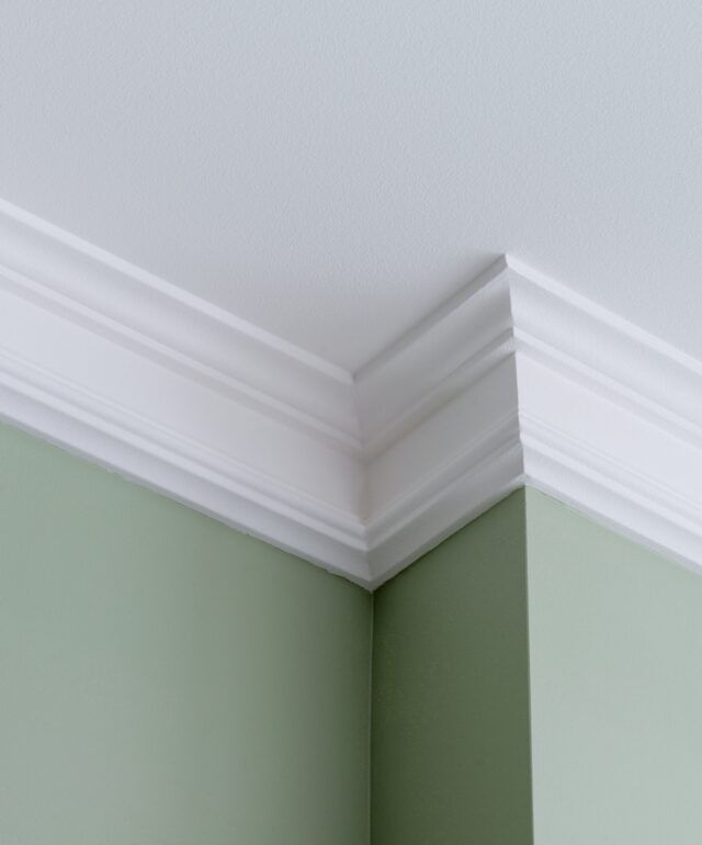 Ceiling moldings in the interior, intricate corner